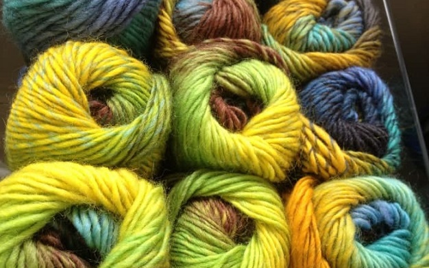 Balls-multicolored-yarn