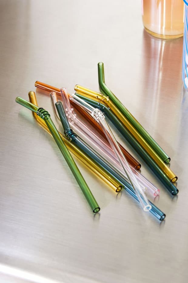 reusable straws in different colors 
