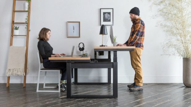 What-are-the-Benefits-of-a-Sit-Stand-Desk