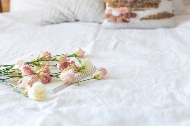 comfortable sheet set with roses on top 