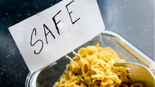 Plate with pasta with SAFE note