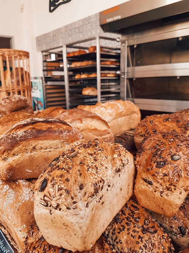 picture of a bread in a storage bakery beside bakery ovens 
