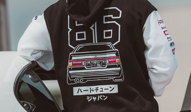 back view of car hoddie